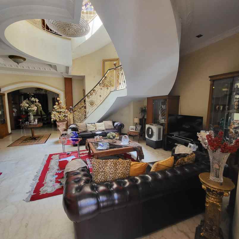 dijual rumah jalan pemuda raya