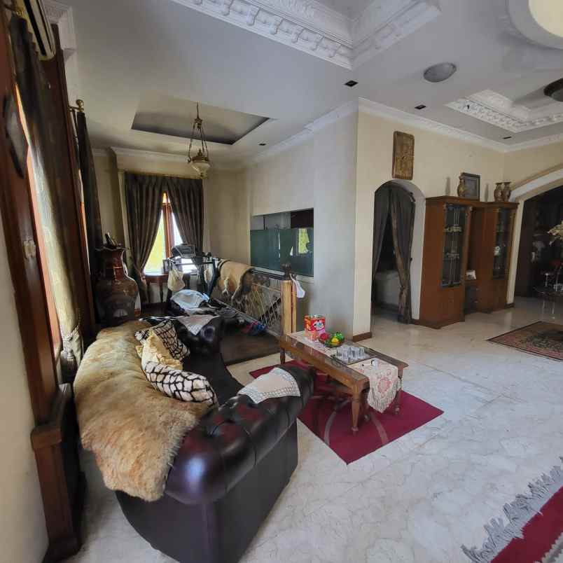 dijual rumah jalan pemuda raya
