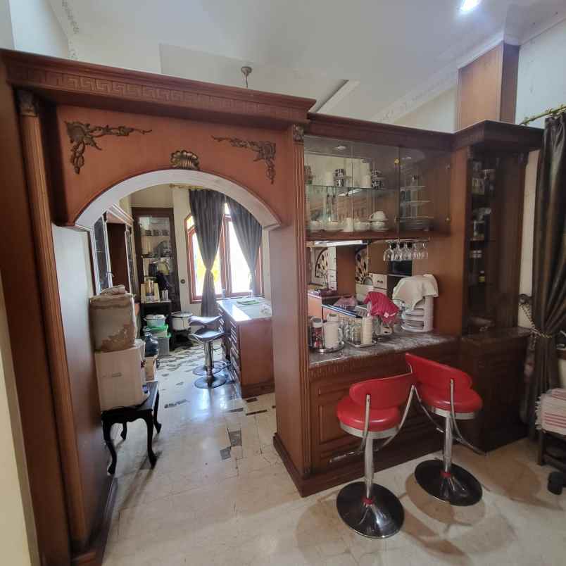 dijual rumah jalan pemuda raya