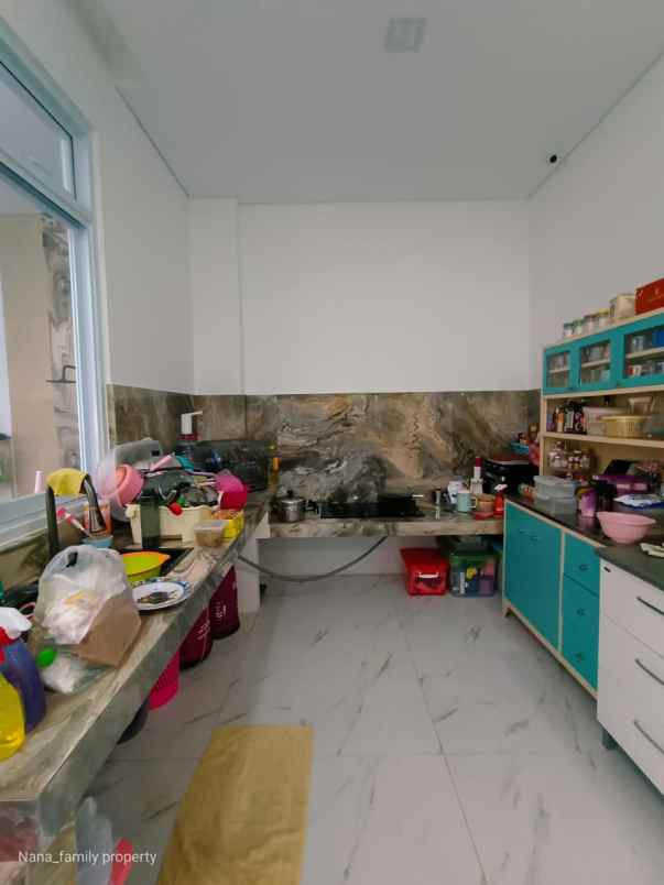 dijual rumah jalan raya kebon jeruk