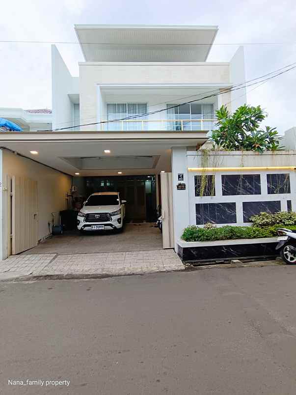 dijual rumah jalan raya kebon jeruk