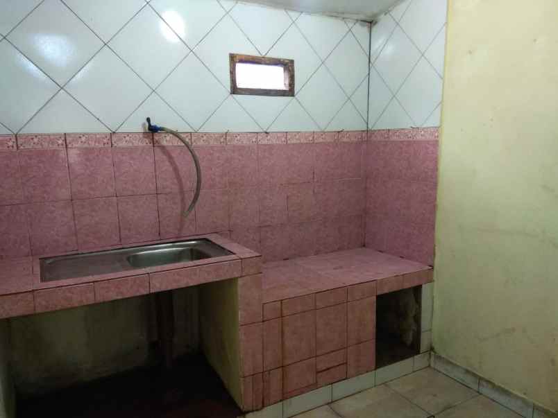 dijual rumah jalan raya sawangan