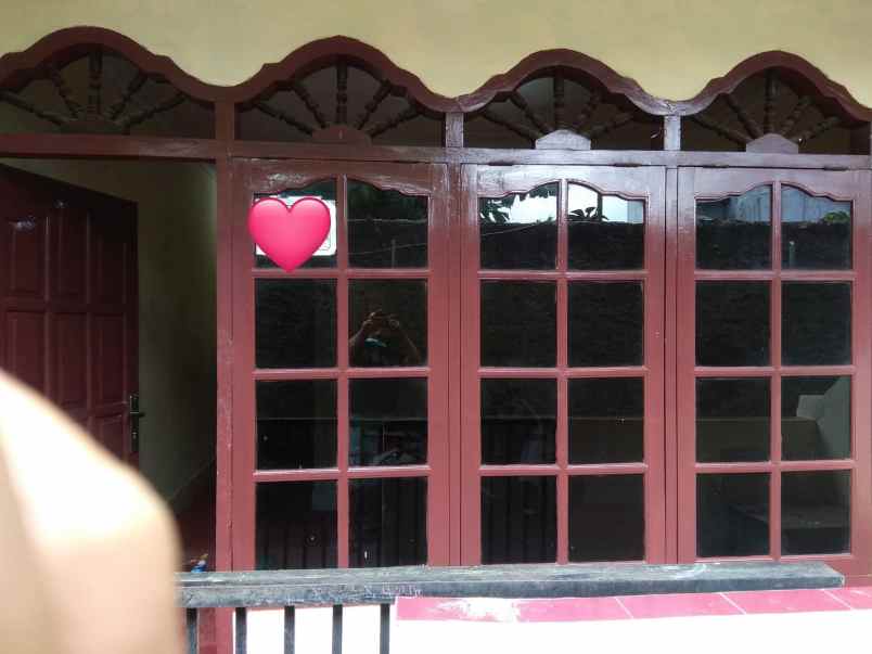 dijual rumah jalan raya sawangan