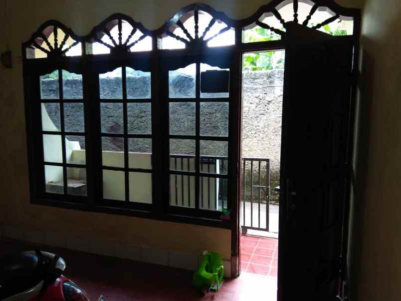 dijual rumah jalan raya sawangan