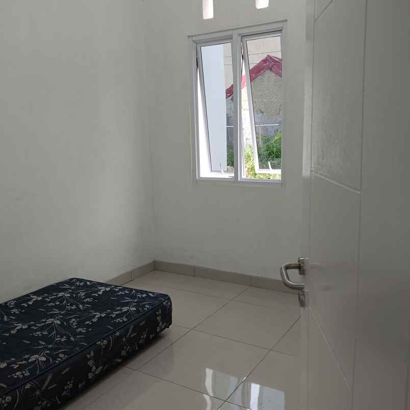 dijual rumah jl bambu kuning serua