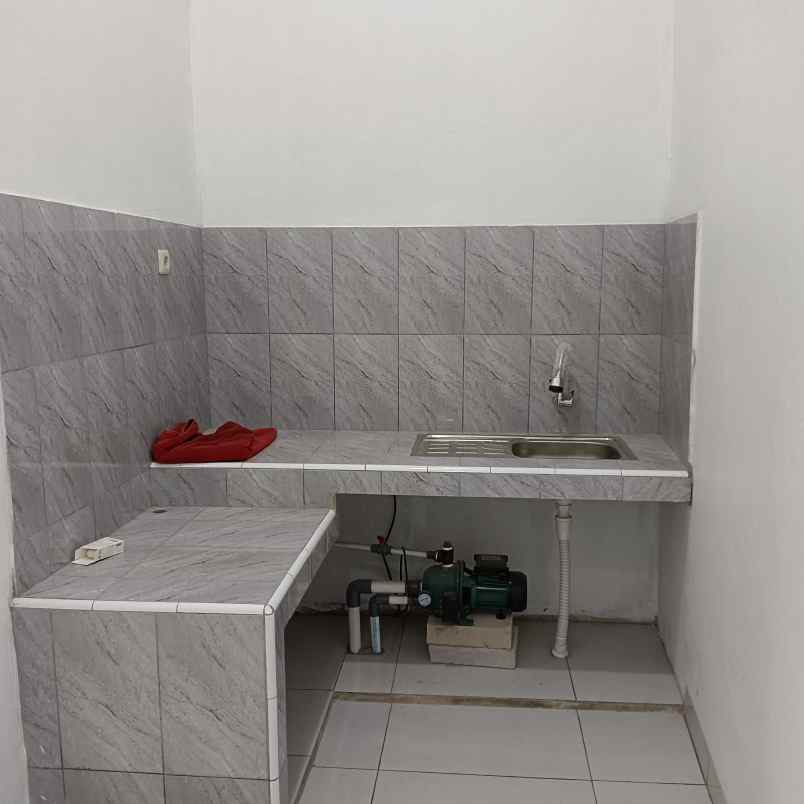 dijual rumah jl bambu kuning serua