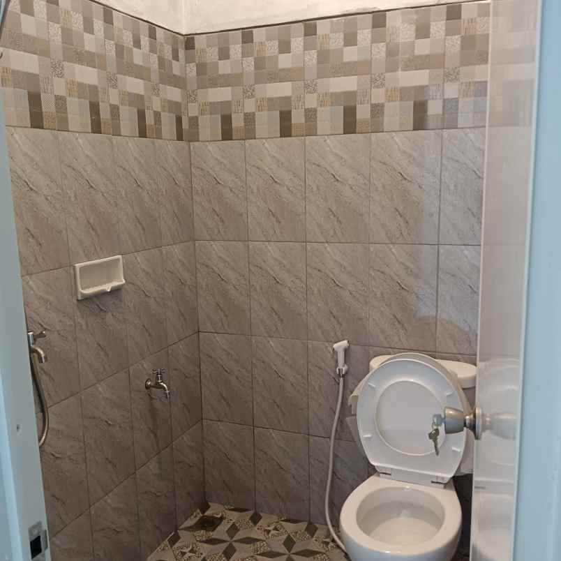 dijual rumah jl bambu kuning serua