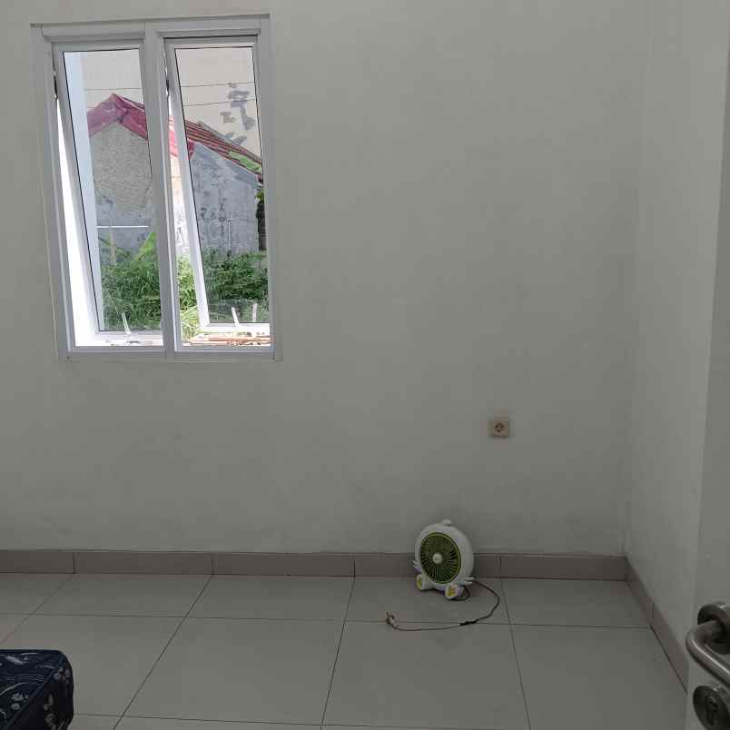 dijual rumah jl bambu kuning serua