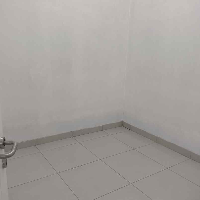 dijual rumah jl bambu kuning serua