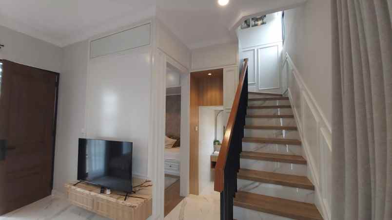 dijual rumah jl boulevard grand duta city