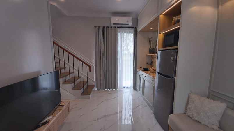 dijual rumah jl boulevard grand duta city
