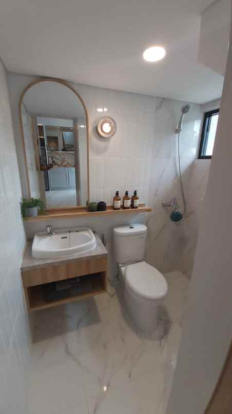 dijual rumah jl boulevard grand duta city