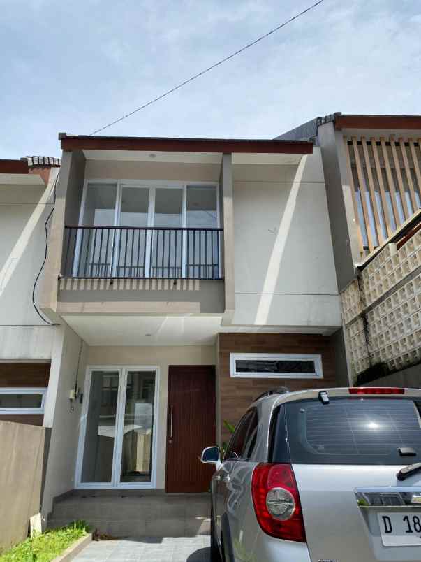 dijual rumah jl ciwaruga bandung