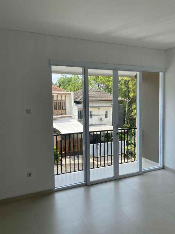 dijual rumah jl ciwaruga bandung