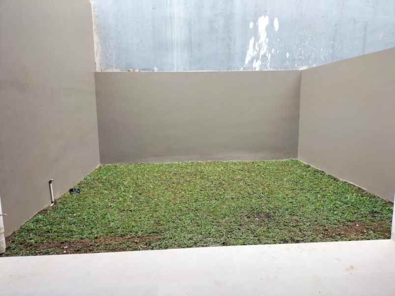 dijual rumah jl ciwaruga bandung