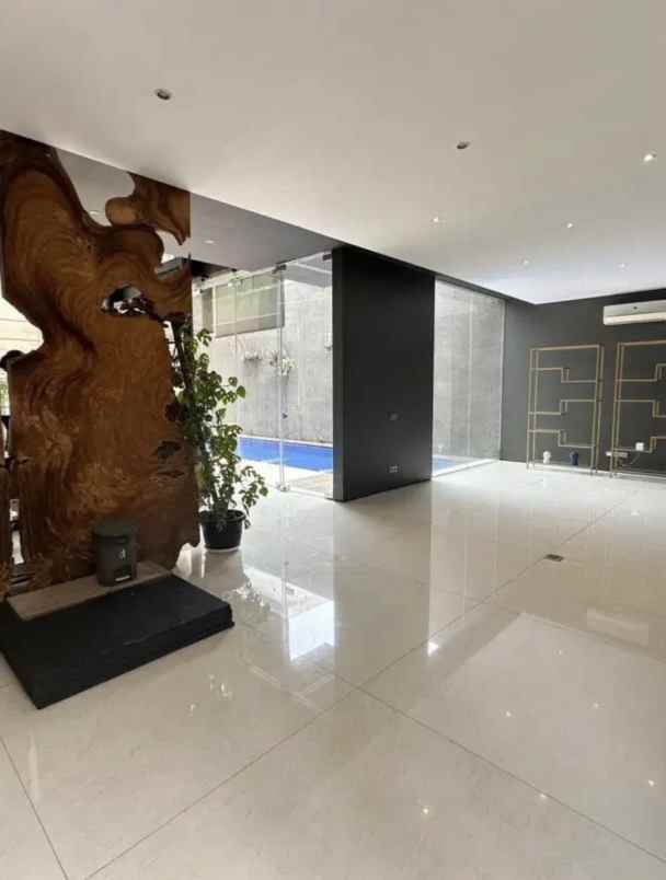 dijual rumah jl panglima polim kec