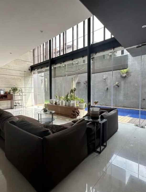 dijual rumah jl panglima polim kec