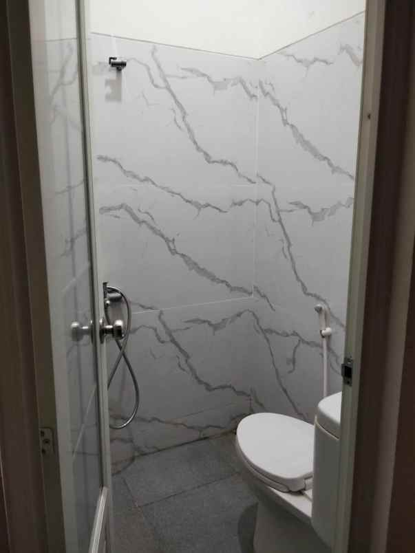 dijual rumah jl pemuda rawamangun