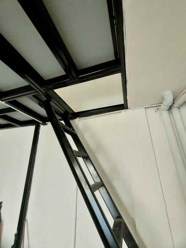 dijual rumah jl raya kaliabang tengah