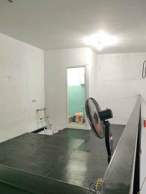 dijual rumah jl raya kaliabang tengah