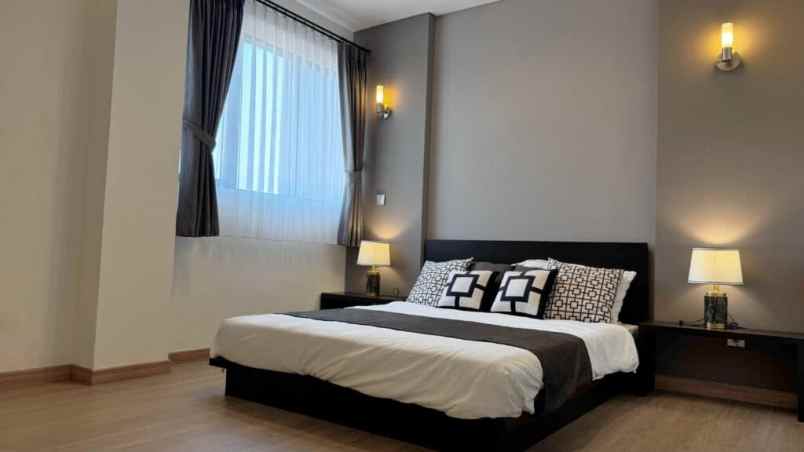 dijual rumah jl raya kebayoran lama