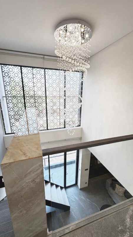 dijual rumah jl raya kebayoran lama