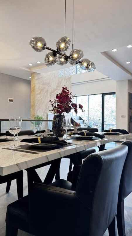 dijual rumah jl raya kebayoran lama