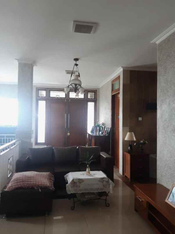 dijual rumah jl raya meruyung limo