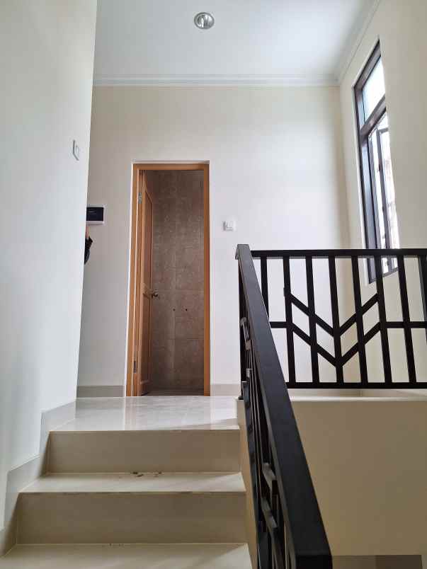 dijual rumah jl raya siliwangi pamulang