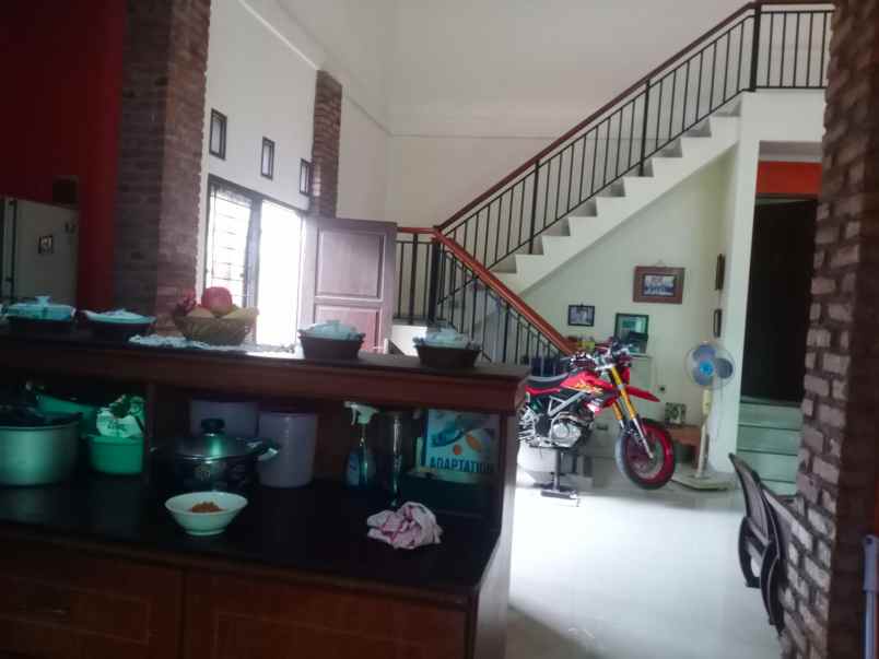 dijual rumah jl raya srengseng