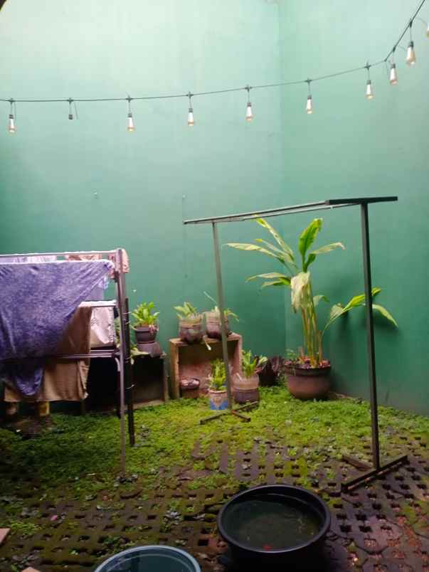 dijual rumah jl raya srengseng