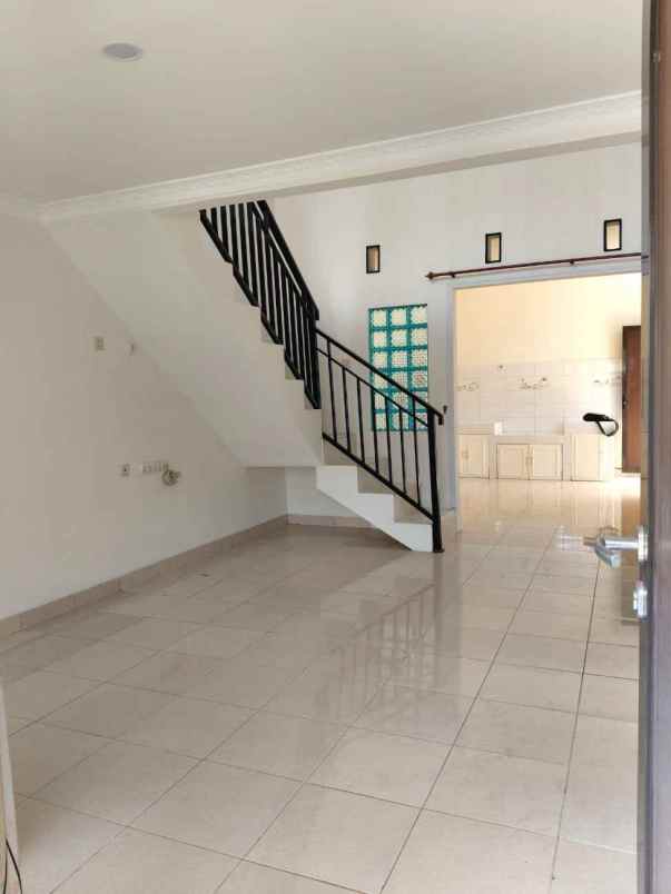 dijual rumah jl raya tapos cimanggis