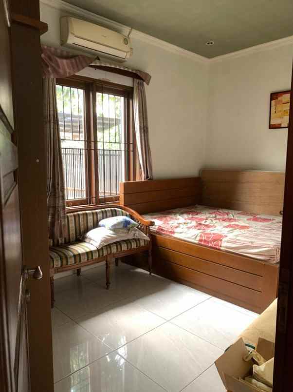 dijual rumah jl saturnus margahayu raya