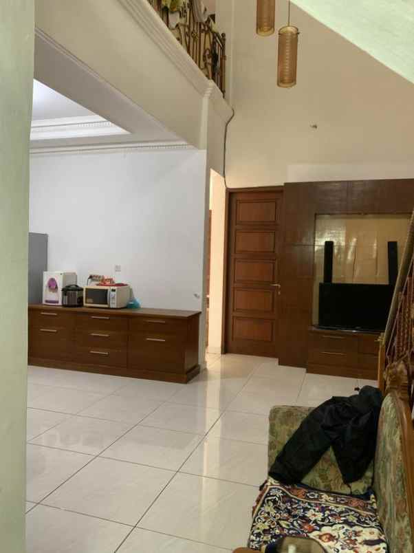 dijual rumah jl saturnus margahayu raya