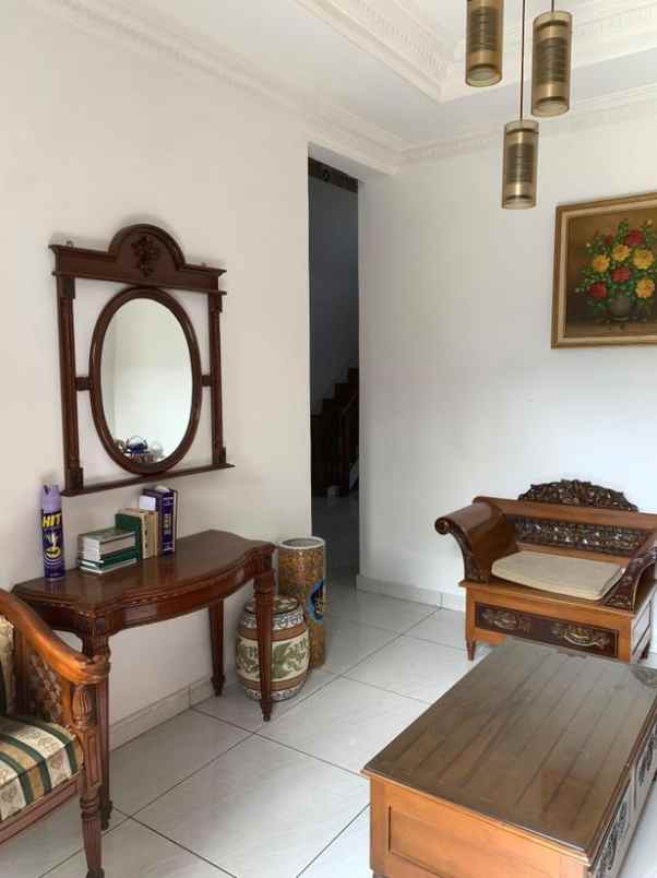 dijual rumah jl saturnus margahayu raya