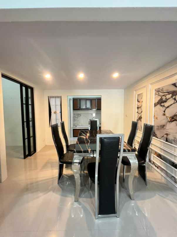 dijual rumah jl srikandi