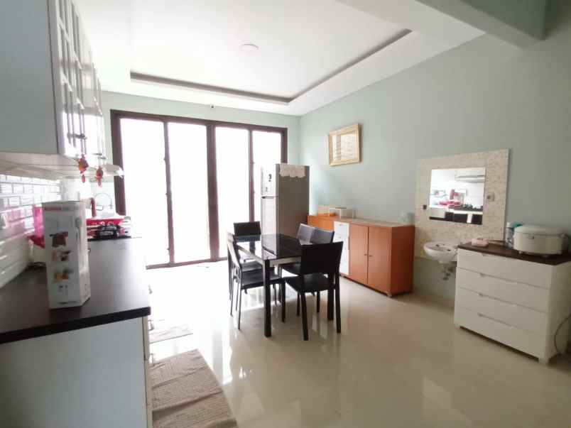 dijual rumah jl sukajadi