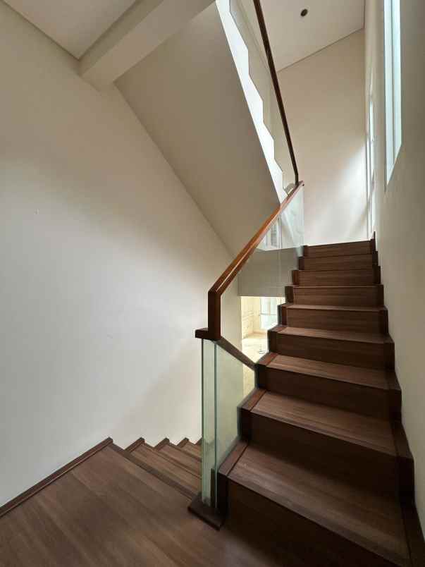 dijual rumah jl tb simatupang