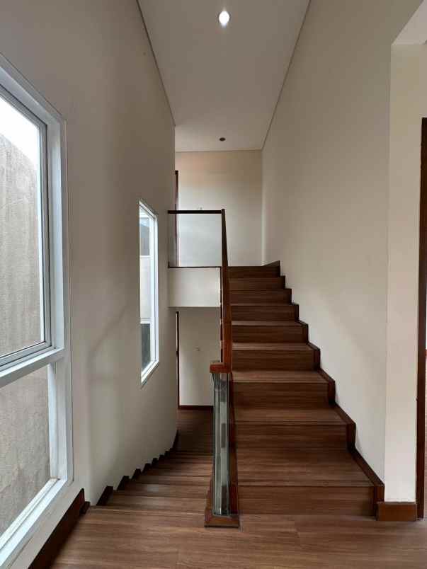 dijual rumah jl tb simatupang