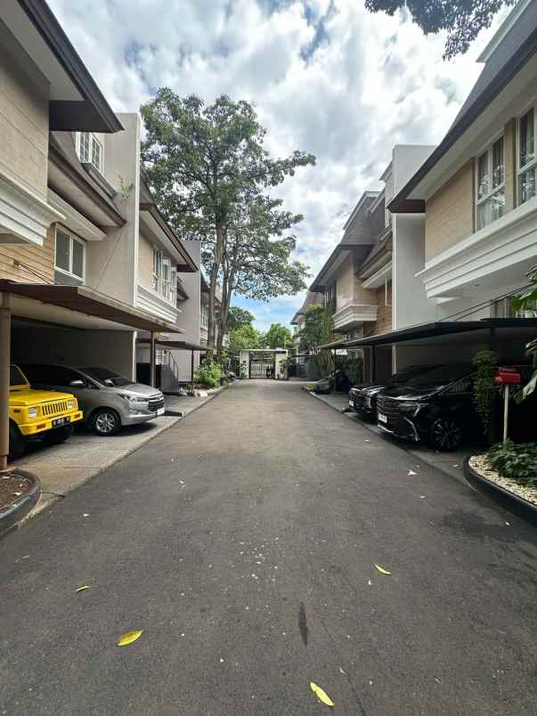 dijual rumah jl tb simatupang