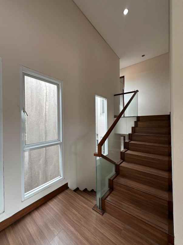 dijual rumah jl tb simatupang