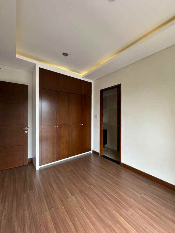 dijual rumah jl tb simatupang