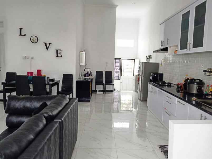 dijual rumah jln pramuka kavling