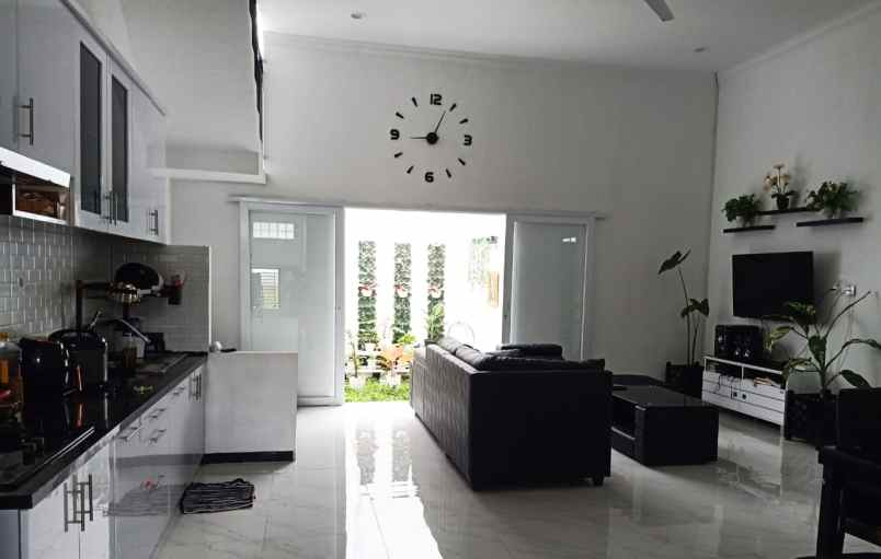 dijual rumah jln pramuka kavling