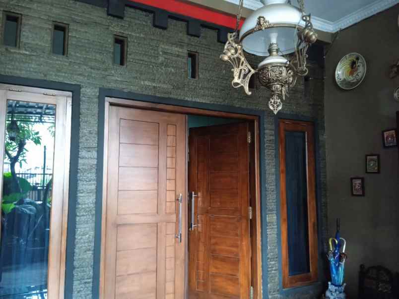 dijual rumah joyosuran pasar kliwon
