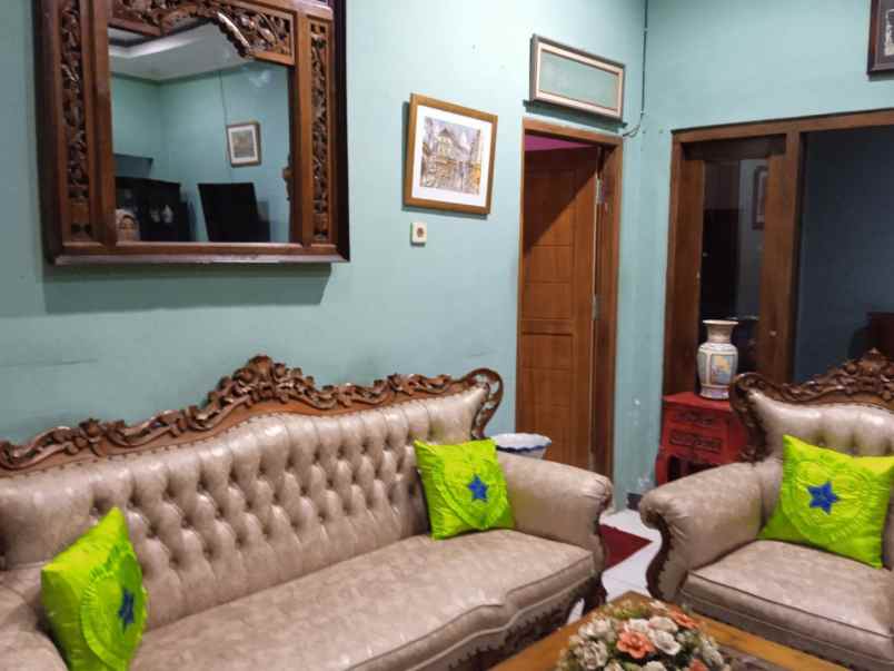 dijual rumah joyosuran pasar kliwon