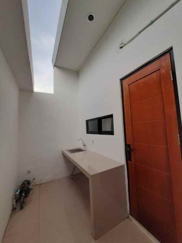 dijual rumah kalibaru