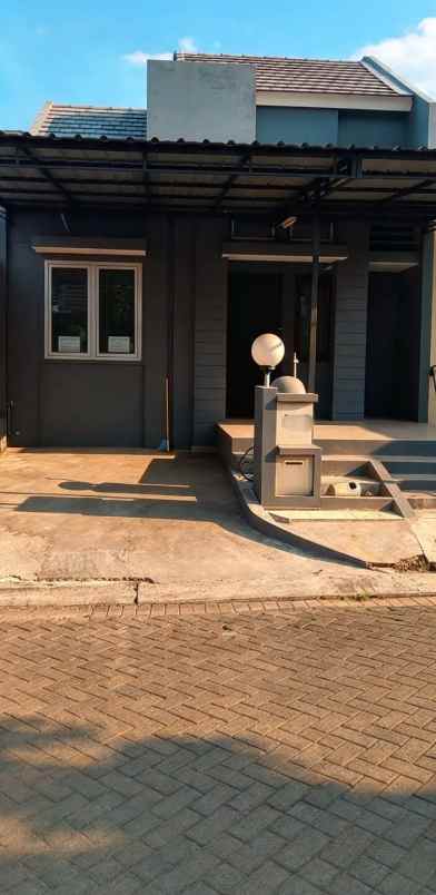 dijual rumah kampung semawis
