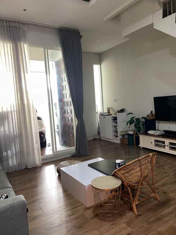 dijual rumah karang empat