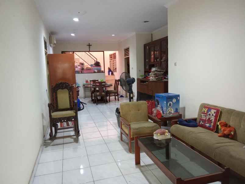 dijual rumah kelapa cengkir kelapa gading